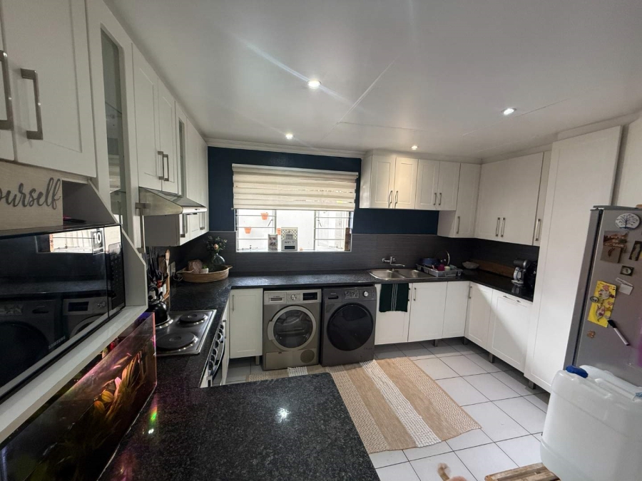 To Let 2 Bedroom Property for Rent in Northwold Gauteng