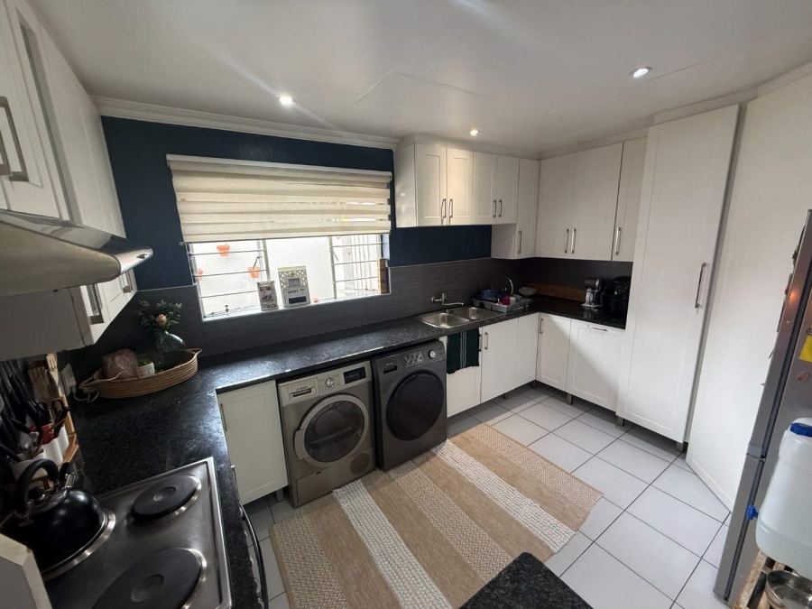To Let 2 Bedroom Property for Rent in Northwold Gauteng