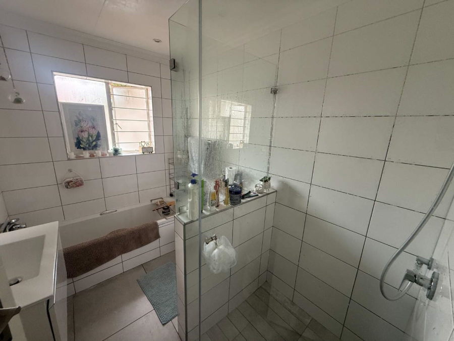 To Let 2 Bedroom Property for Rent in Northwold Gauteng