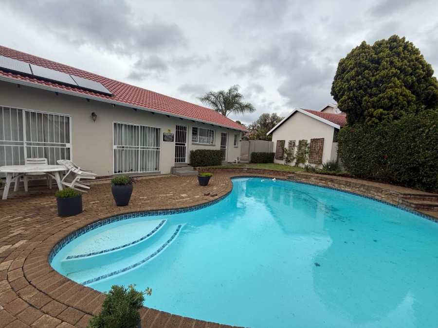 To Let 2 Bedroom Property for Rent in Northwold Gauteng
