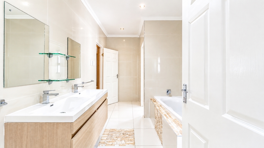 7 Bedroom Property for Sale in Bryanston Gauteng