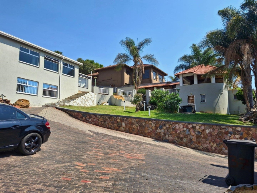 5 Bedroom Property for Sale in Bassonia Gauteng