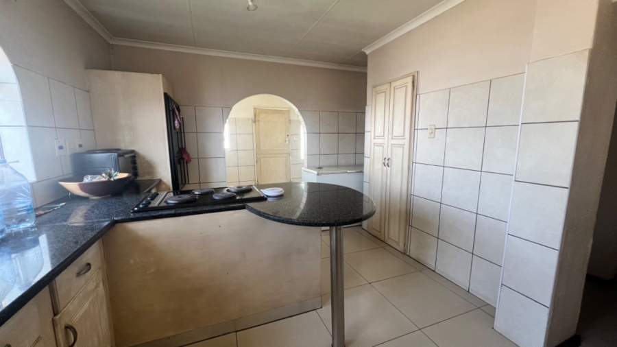 5 Bedroom Property for Sale in Bassonia Gauteng