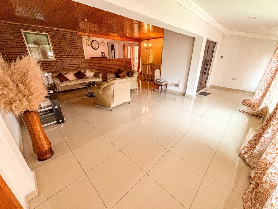 5 Bedroom Property for Sale in Bassonia Gauteng