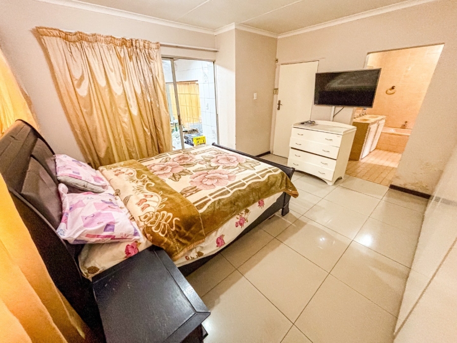5 Bedroom Property for Sale in Bassonia Gauteng