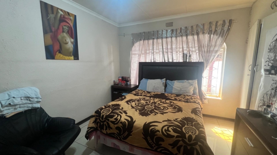 5 Bedroom Property for Sale in Bassonia Gauteng