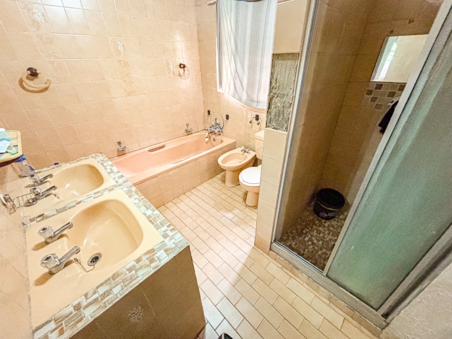 5 Bedroom Property for Sale in Bassonia Gauteng