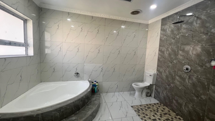 5 Bedroom Property for Sale in Bassonia Gauteng