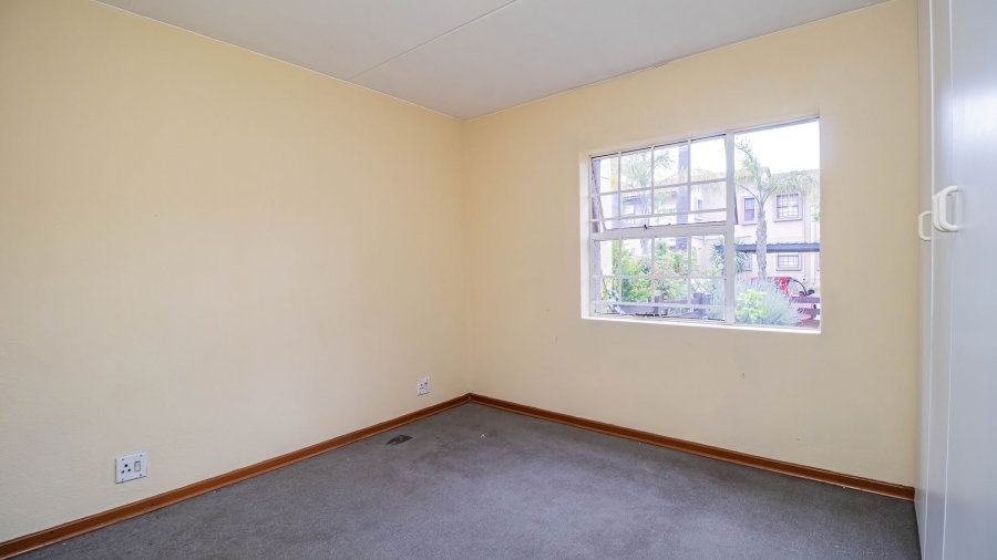 2 Bedroom Property for Sale in Lakefield Gauteng