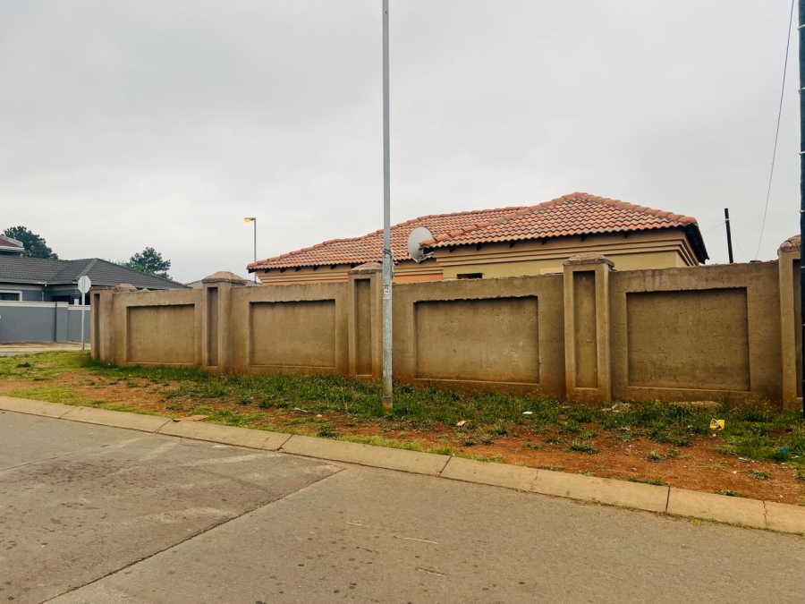 To Let 3 Bedroom Property for Rent in Protea North Gauteng