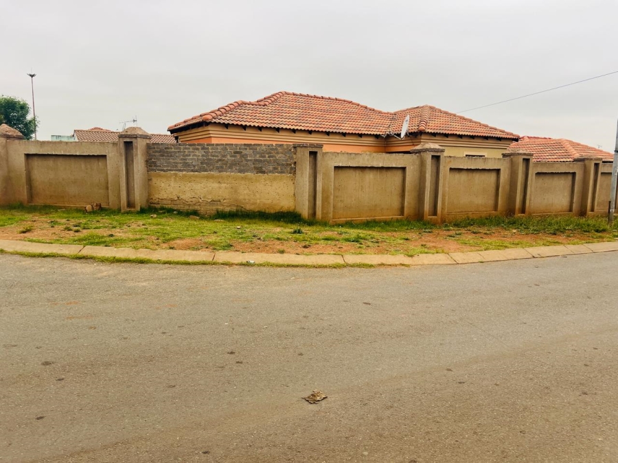 To Let 3 Bedroom Property for Rent in Protea North Gauteng