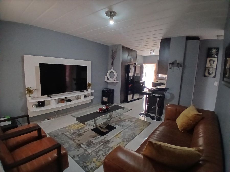 To Let 2 Bedroom Property for Rent in Noordwyk Gauteng