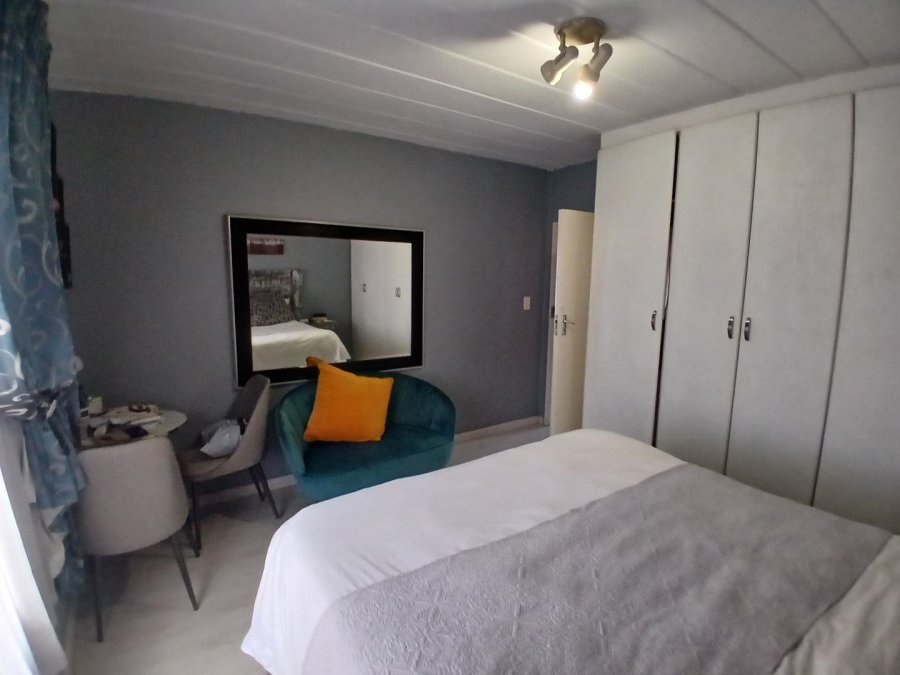 To Let 2 Bedroom Property for Rent in Noordwyk Gauteng