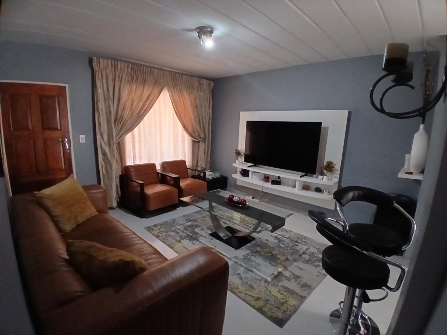 To Let 2 Bedroom Property for Rent in Noordwyk Gauteng