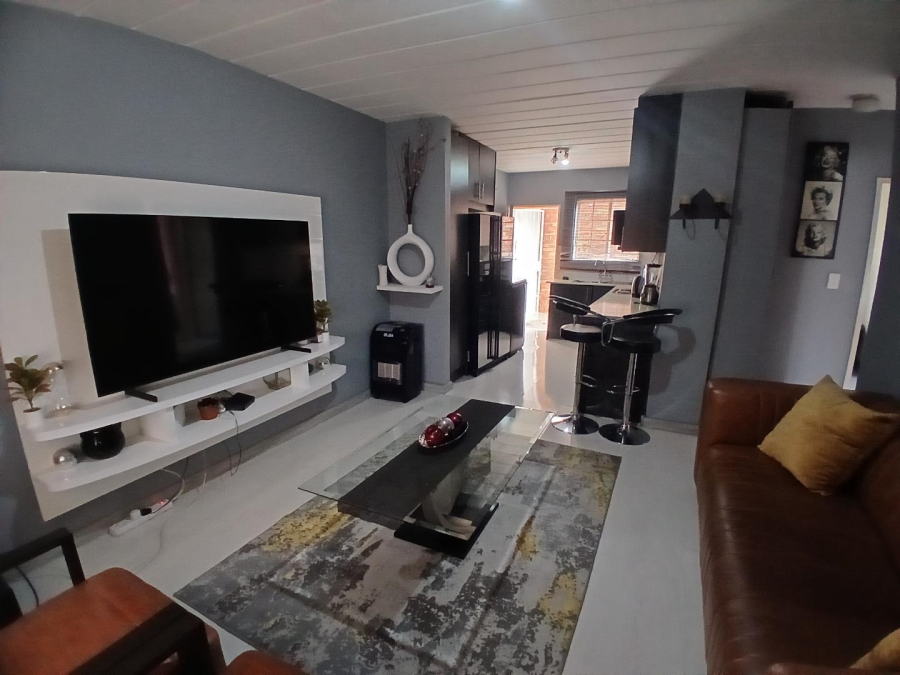 To Let 2 Bedroom Property for Rent in Noordwyk Gauteng