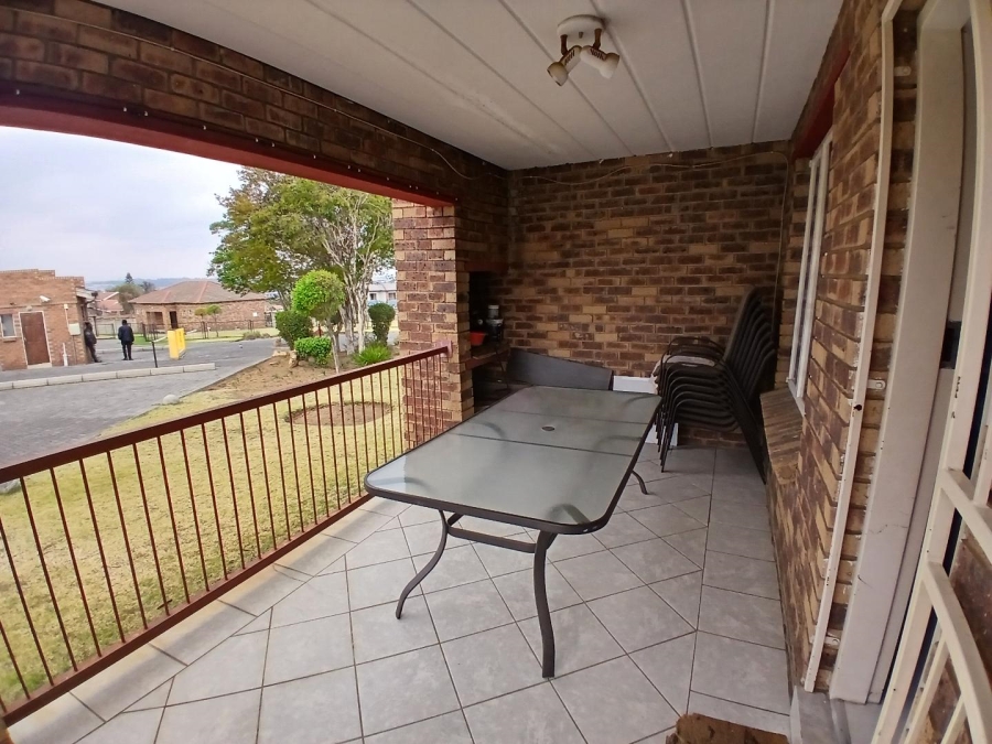 To Let 2 Bedroom Property for Rent in Noordwyk Gauteng