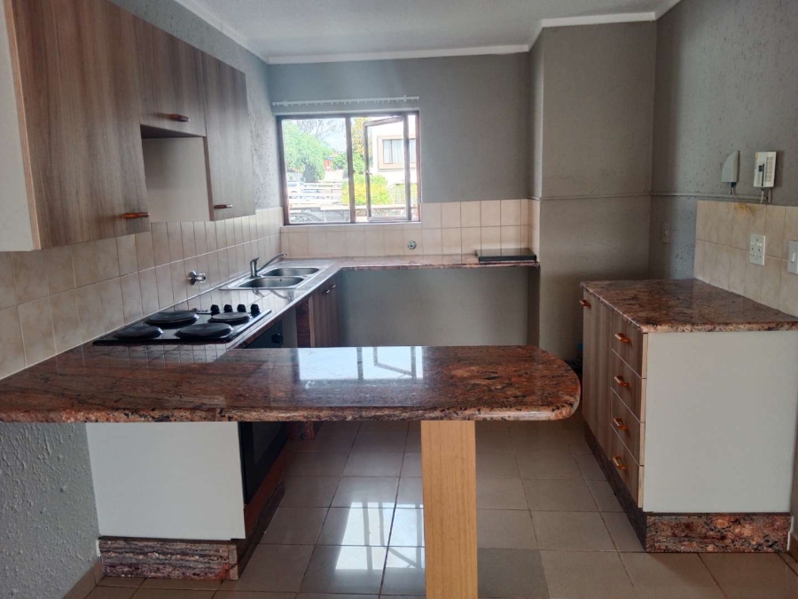 To Let 2 Bedroom Property for Rent in Dowerglen Gauteng