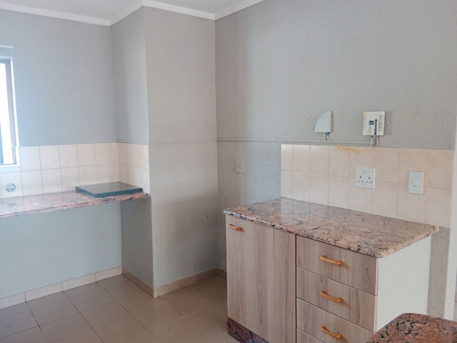 To Let 2 Bedroom Property for Rent in Dowerglen Gauteng