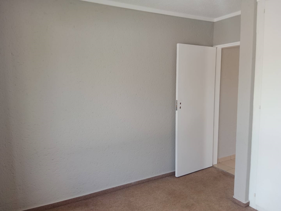 To Let 2 Bedroom Property for Rent in Dowerglen Gauteng