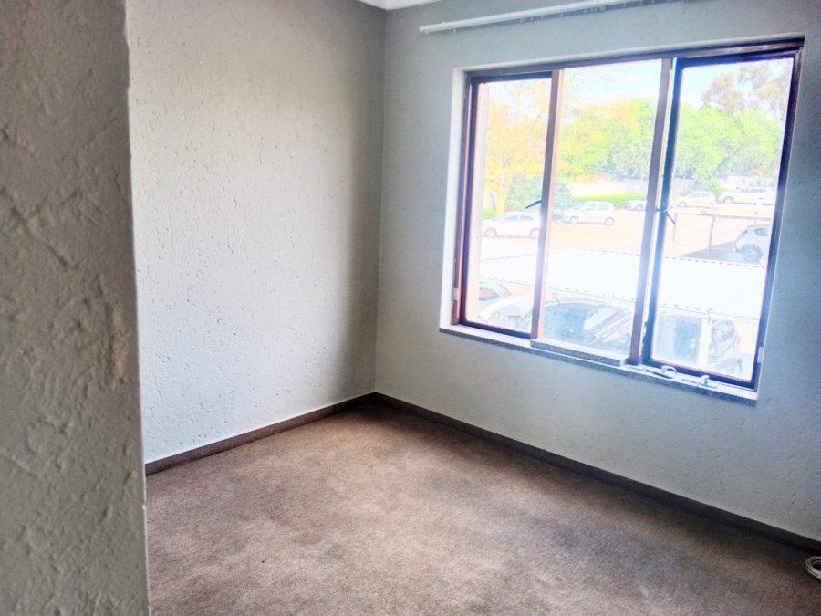 To Let 2 Bedroom Property for Rent in Dowerglen Gauteng