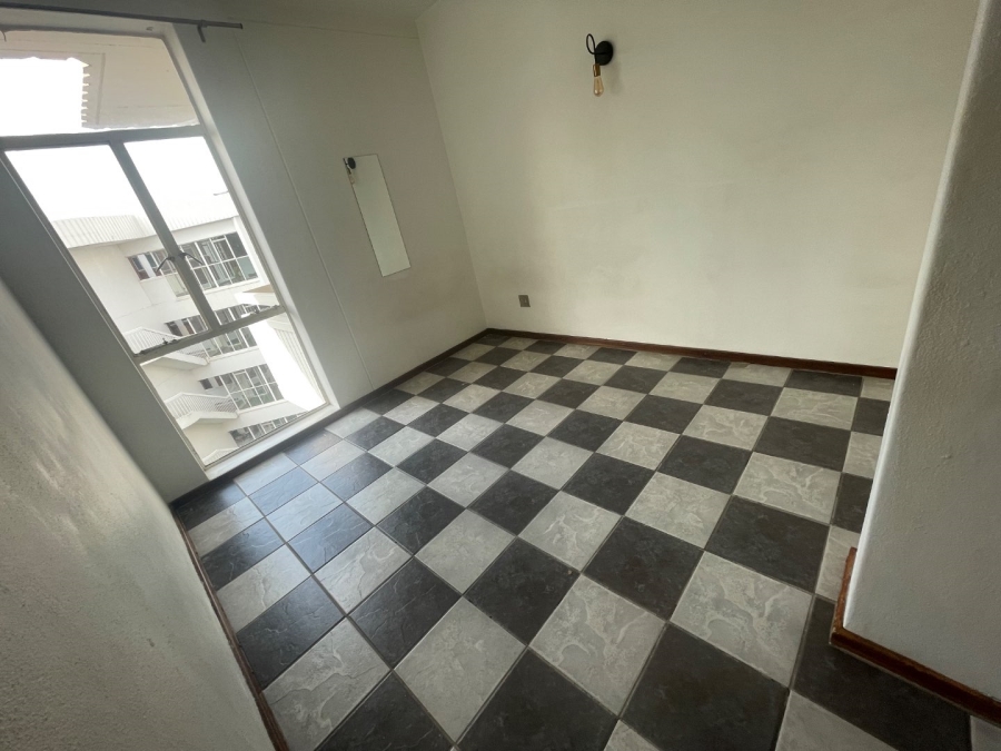 To Let 1 Bedroom Property for Rent in Illovo Gauteng