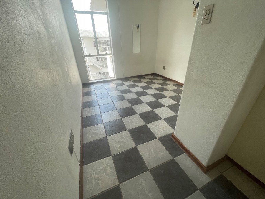 To Let 1 Bedroom Property for Rent in Illovo Gauteng