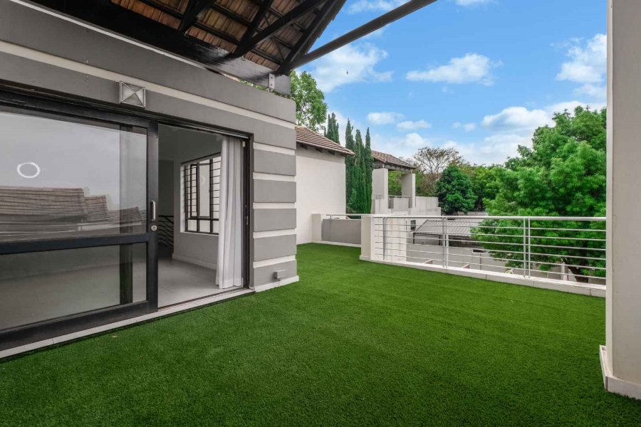 2 Bedroom Property for Sale in Lonehill Gauteng