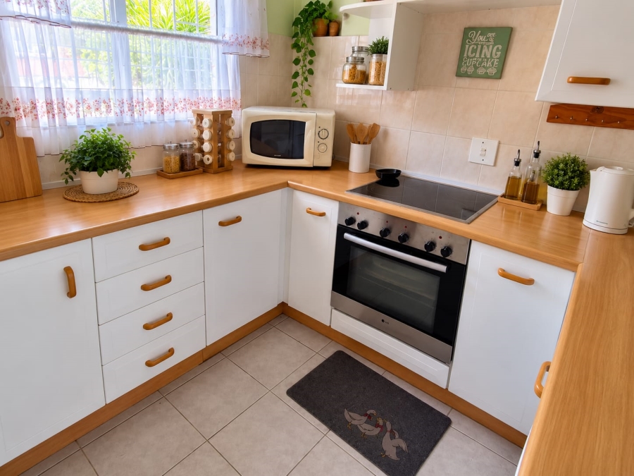 2 Bedroom Property for Sale in Die Hoewes Gauteng