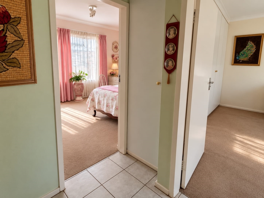 2 Bedroom Property for Sale in Die Hoewes Gauteng