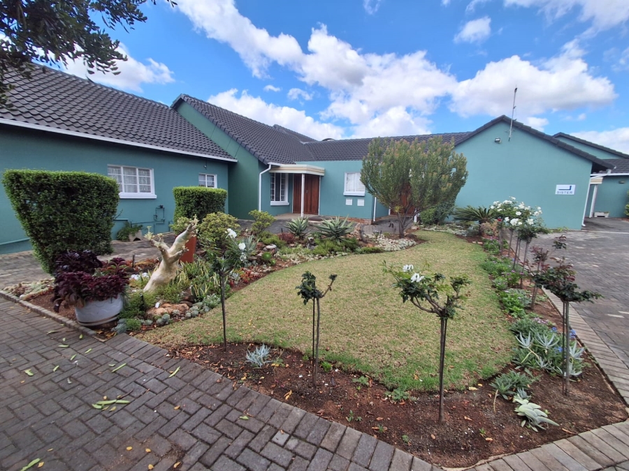 2 Bedroom Property for Sale in Die Hoewes Gauteng