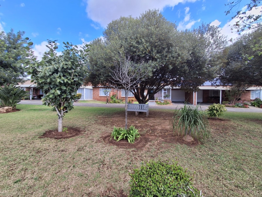 2 Bedroom Property for Sale in Die Hoewes Gauteng