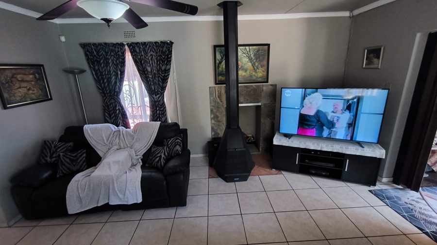 4 Bedroom Property for Sale in Brackendowns Gauteng