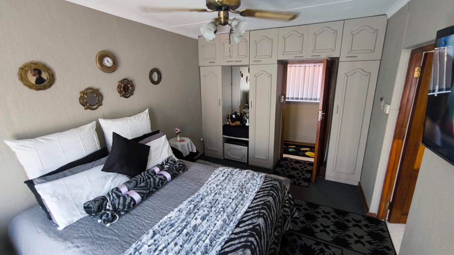 4 Bedroom Property for Sale in Brackendowns Gauteng