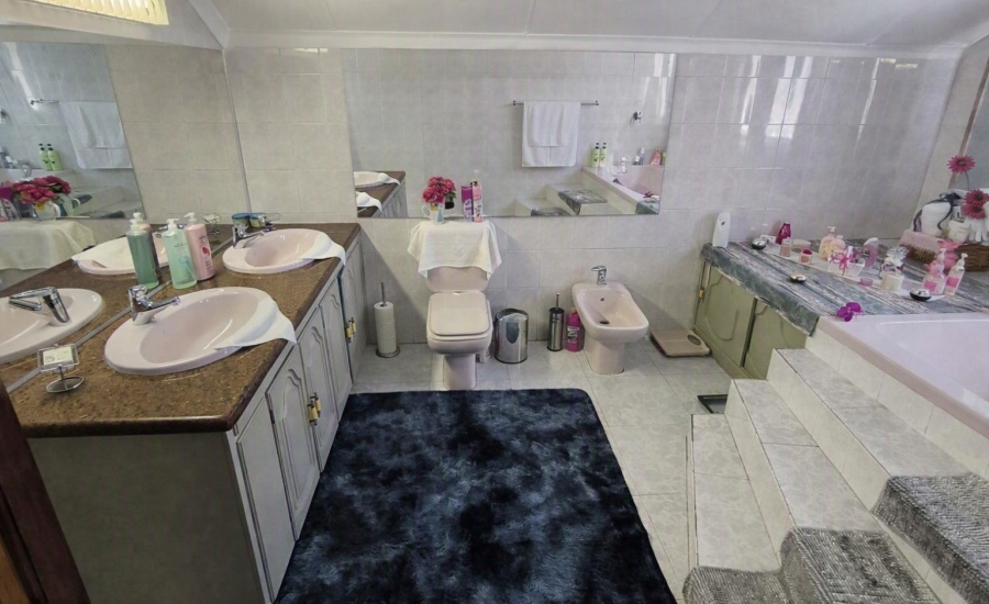 4 Bedroom Property for Sale in Brackendowns Gauteng