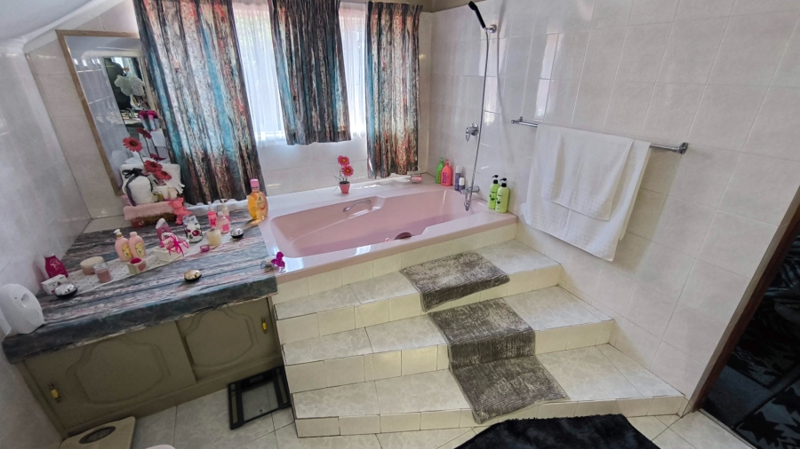 4 Bedroom Property for Sale in Brackendowns Gauteng