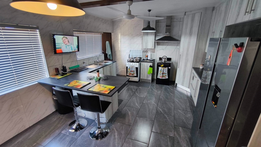 4 Bedroom Property for Sale in Brackendowns Gauteng