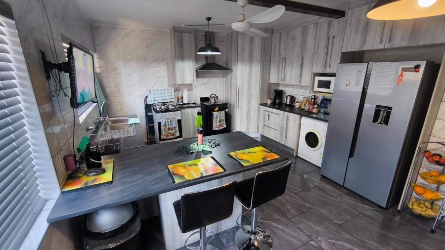 4 Bedroom Property for Sale in Brackendowns Gauteng