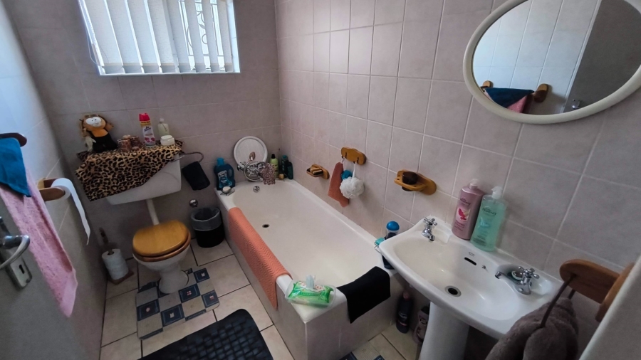 4 Bedroom Property for Sale in Brackendowns Gauteng