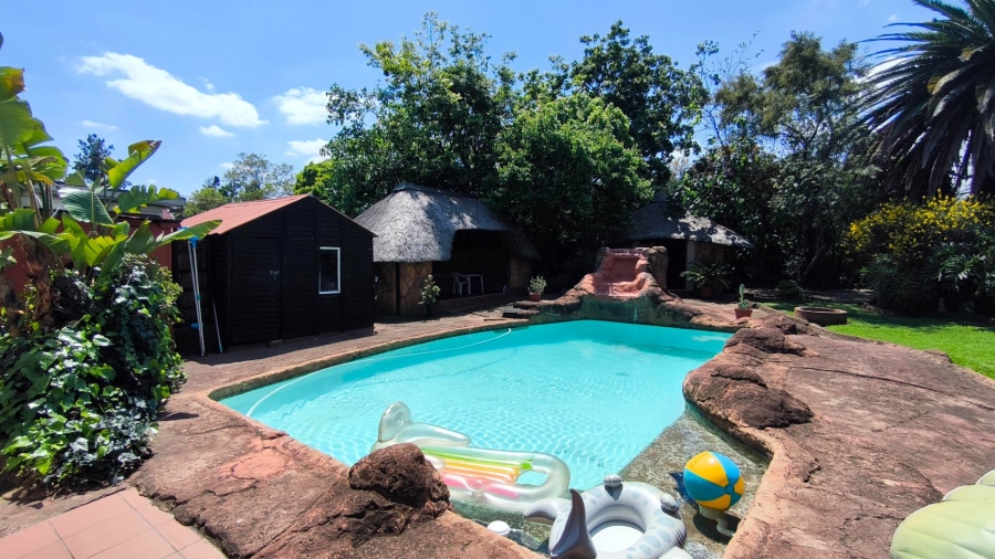 4 Bedroom Property for Sale in Brackendowns Gauteng