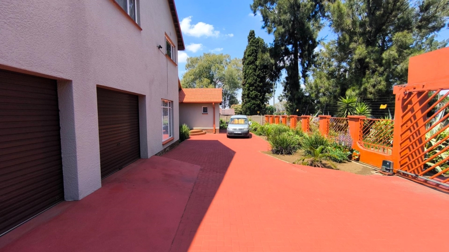 4 Bedroom Property for Sale in Brackendowns Gauteng