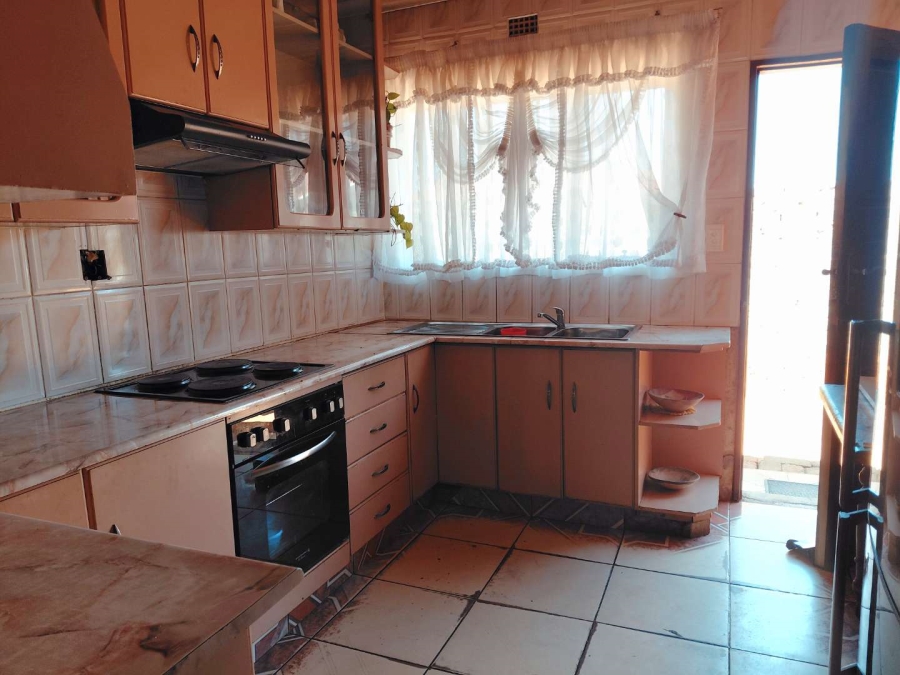 5 Bedroom Property for Sale in Orange Farm Gauteng
