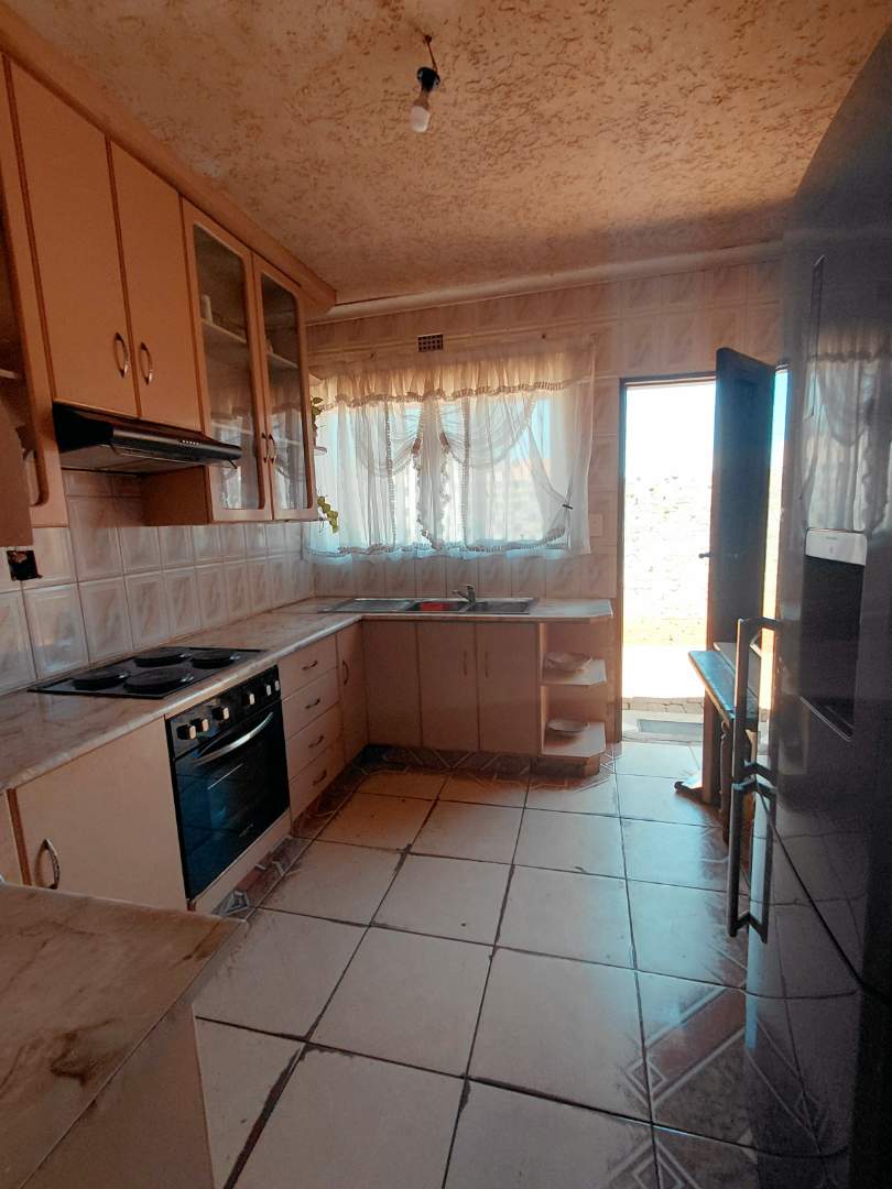 5 Bedroom Property for Sale in Orange Farm Gauteng