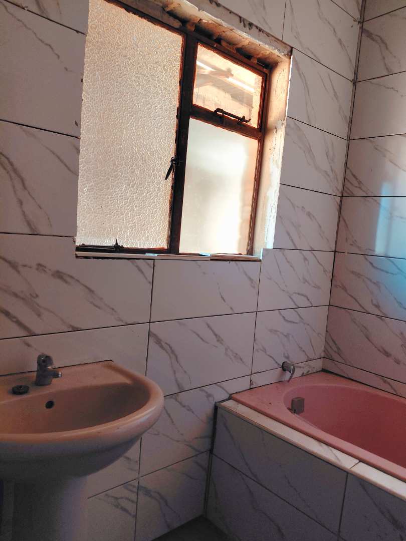 5 Bedroom Property for Sale in Orange Farm Gauteng