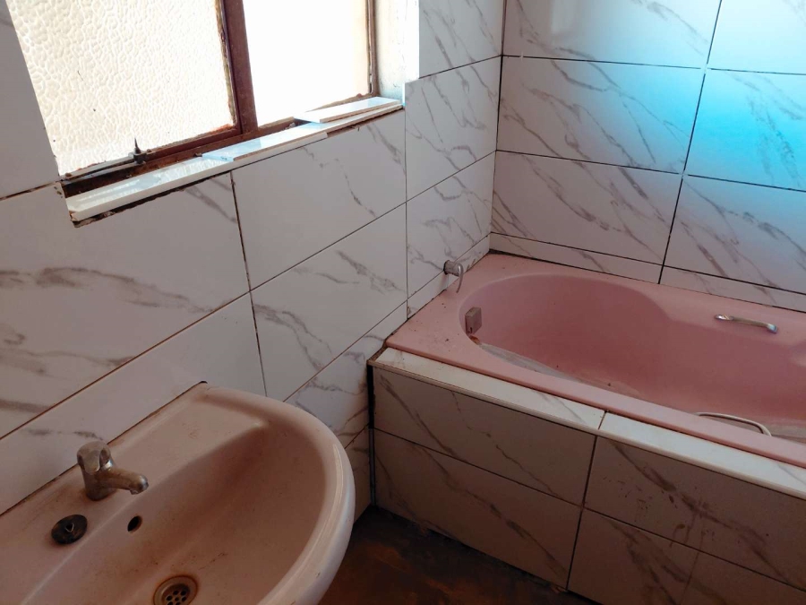 5 Bedroom Property for Sale in Orange Farm Gauteng