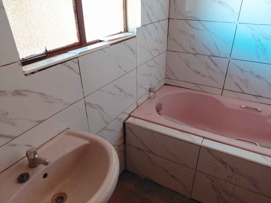 5 Bedroom Property for Sale in Orange Farm Gauteng