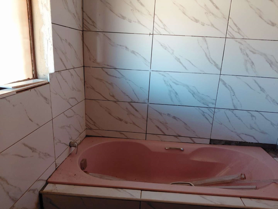 5 Bedroom Property for Sale in Orange Farm Gauteng