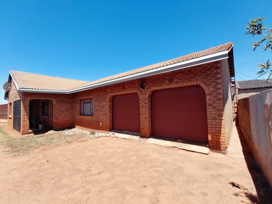 5 Bedroom Property for Sale in Orange Farm Gauteng