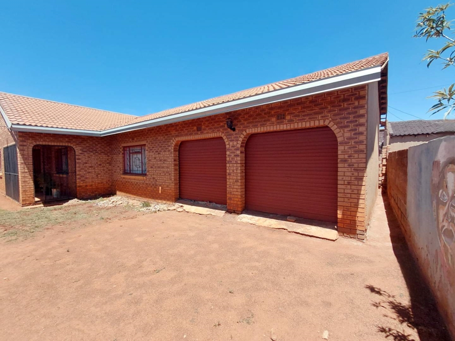 5 Bedroom Property for Sale in Orange Farm Gauteng