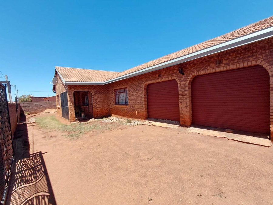 5 Bedroom Property for Sale in Orange Farm Gauteng