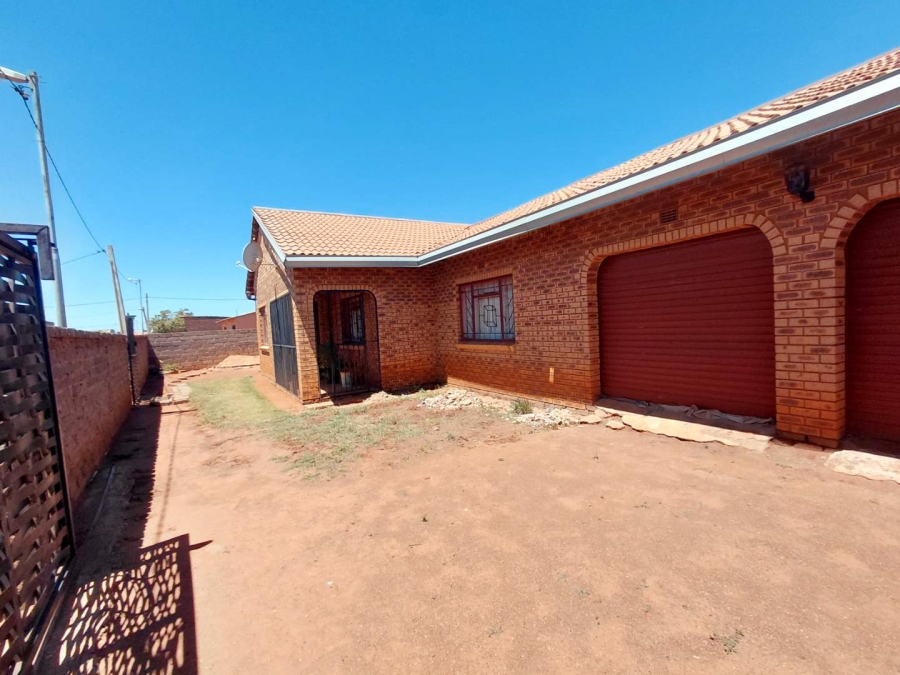 5 Bedroom Property for Sale in Orange Farm Gauteng